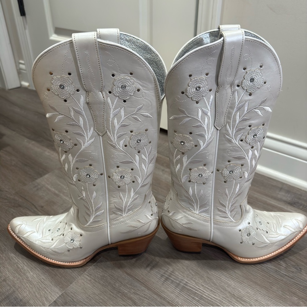 Ariat Romance Leather Flower Studded Western Cowboy Boots in Pearly White - Picture 6 of 10